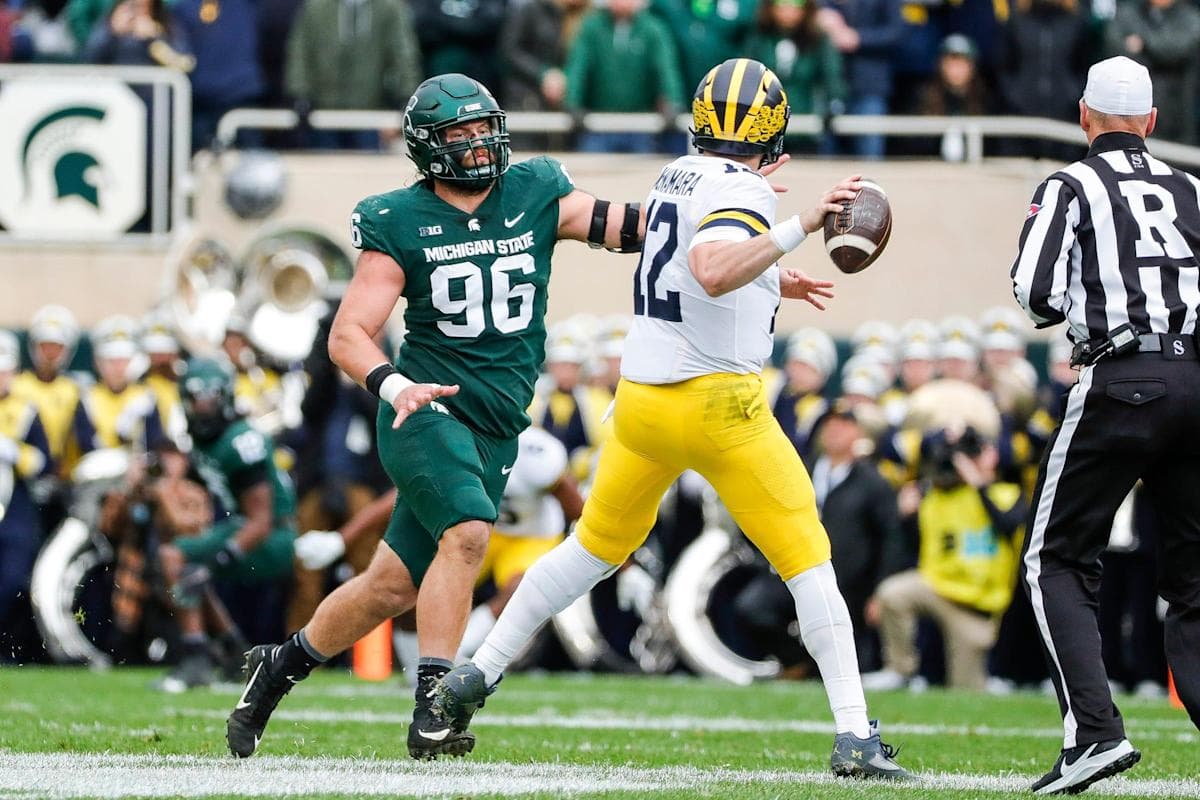 Michigan-Wolverines-Throws-a-16-Point-Lead-Against-Michigan-State-Spartans