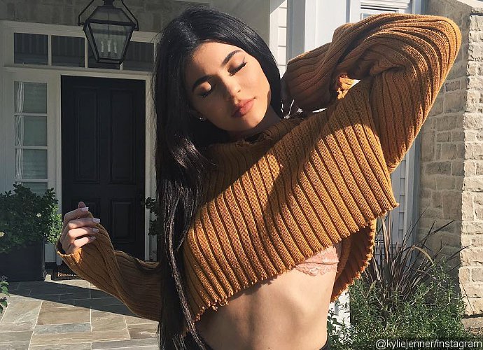 crop top that shows bra