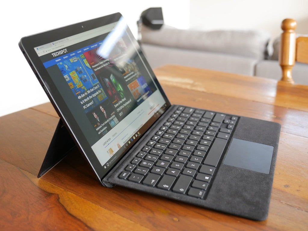 Eve V Review First-ever Crowdsourced Computer Gets Mixed Reactions