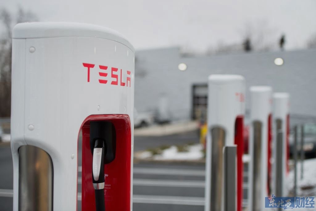 Tesla Prohibits Commercial Drivers From Supercharging Stations