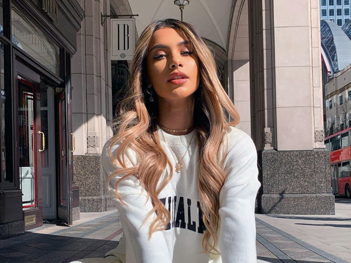 Influencer Joanna Chimonides Wows as She Puts On Skintight Dress