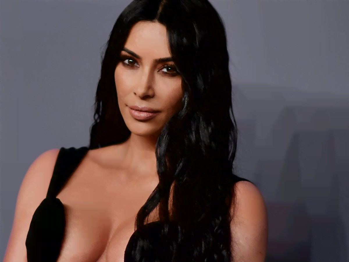 Kim Kardashian Shares New Sizzling Photo Via Instagram