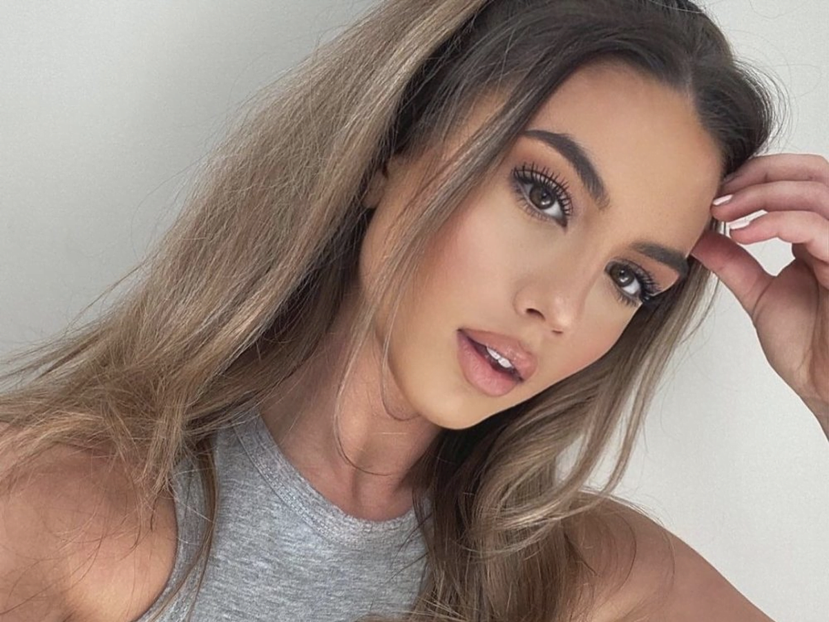 Sophia Peschisolido Looks Stunning in an Orange Mini Dress