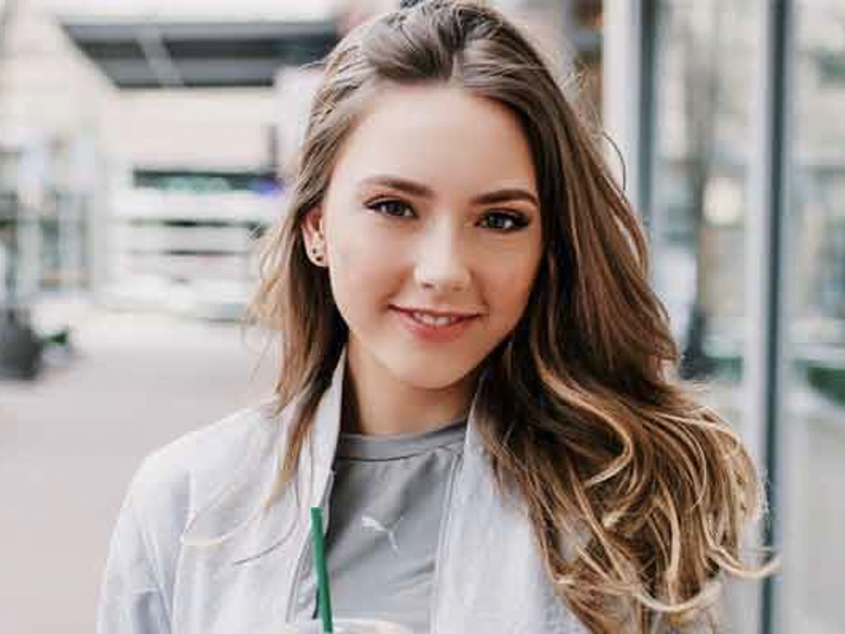 Hailie Jade Wows Fans With a Trendy Outfit With Striped Pants