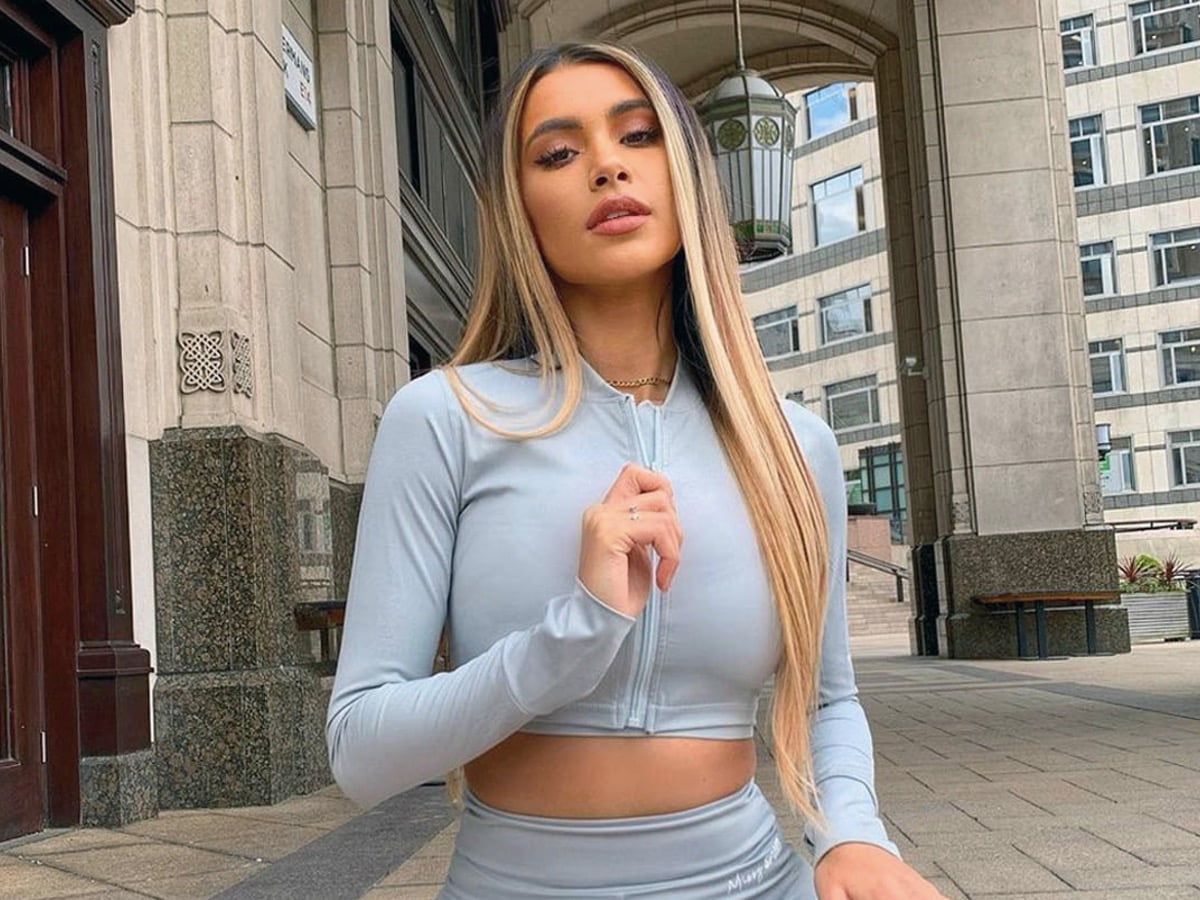 Joanna Chimonides Proudly Displays Toned Abs in a Tiny Crop Top