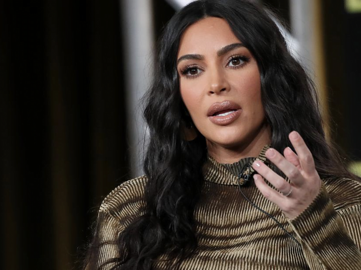 Kim Kardashian and Rihanna Shows Ample Butt Cleavage