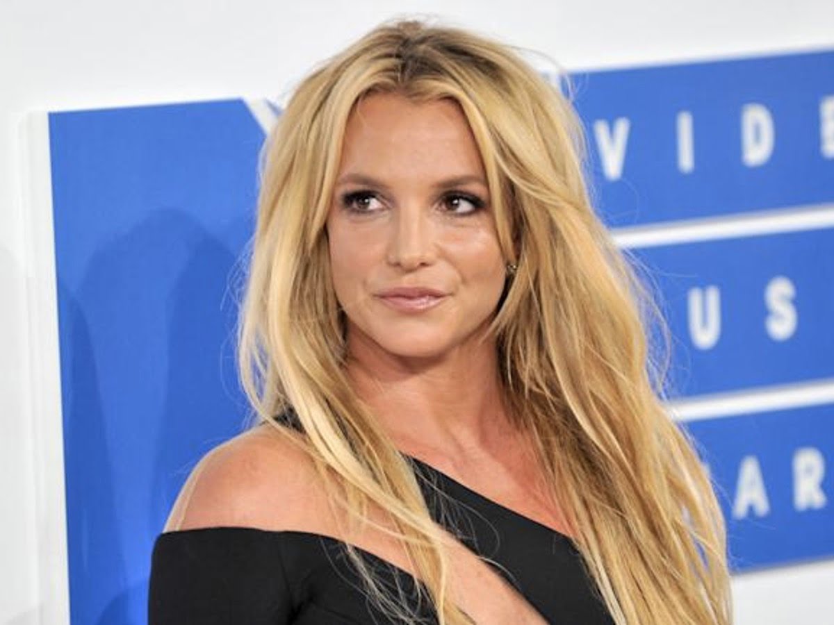 Britney Spears Says 'Sorry' to Fans for Pretending to Be Okay