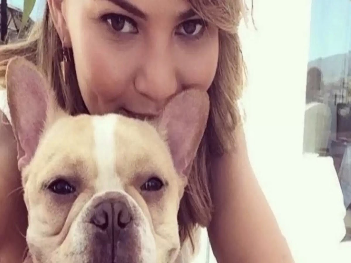 Chrissy Teigen Mourns Death of Her 10-Year-Old Bulldog, Pippa