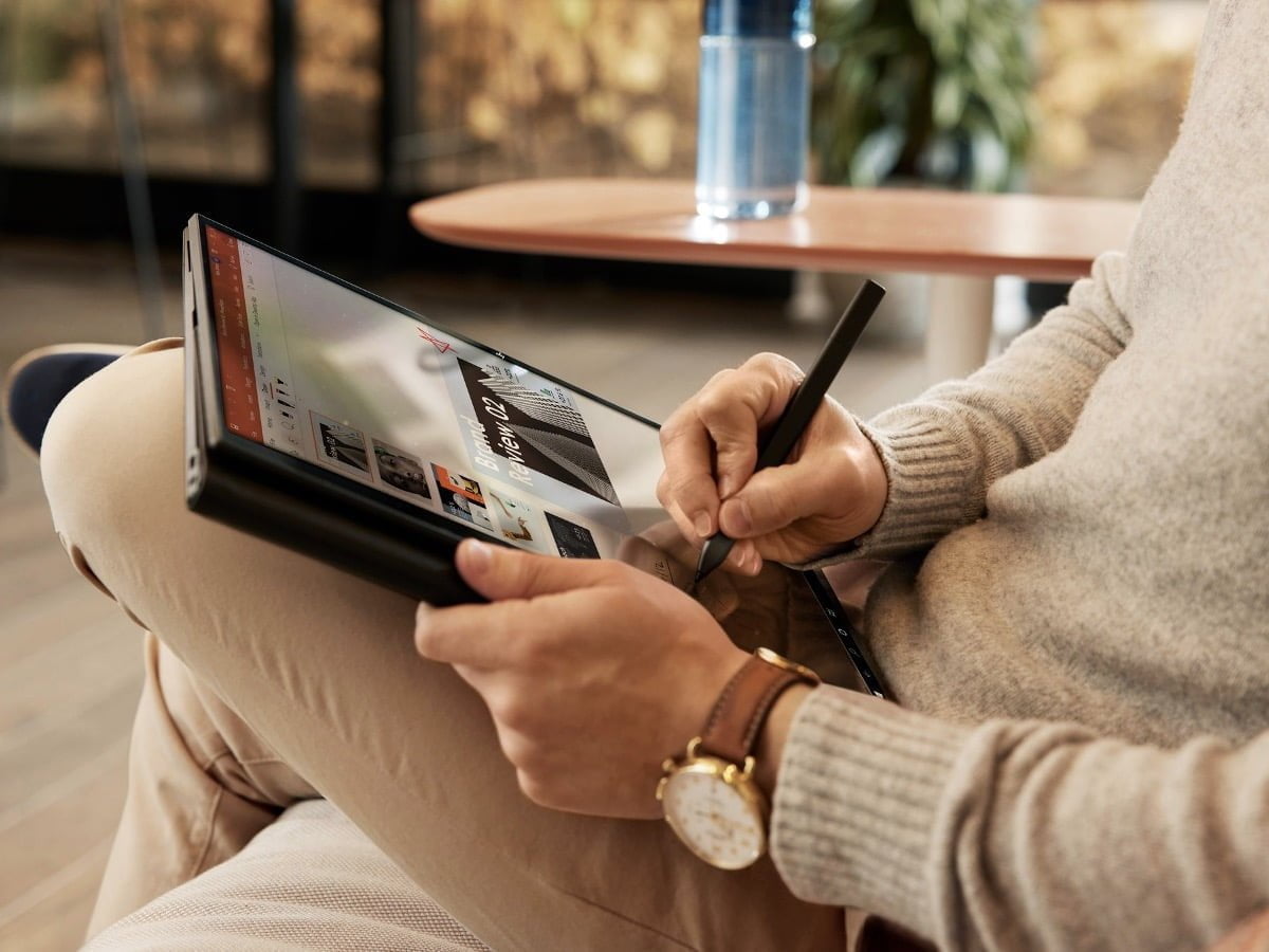 HP Elite Folio Review Convertible Laptop with a Style