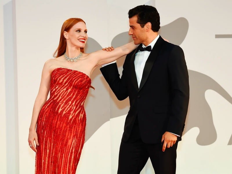 Starstruck Fans Swoon as Oscar Isaac Kissed Jessica Chastain's Arm