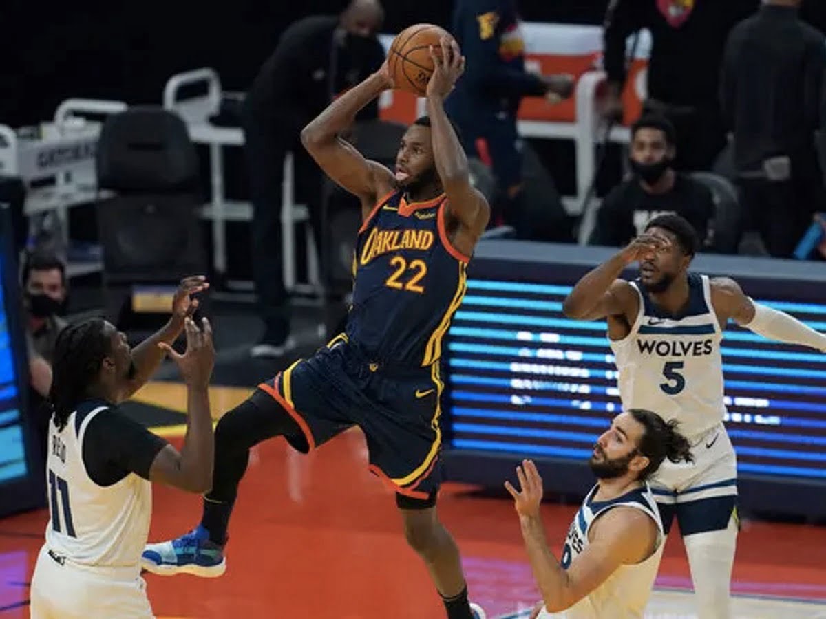 Andre Wiggins Takes COVID-19 Vaccine