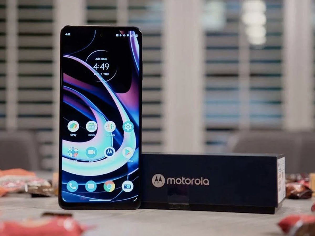 Motorola Edge 5G UW Review- Impressive and Classy
