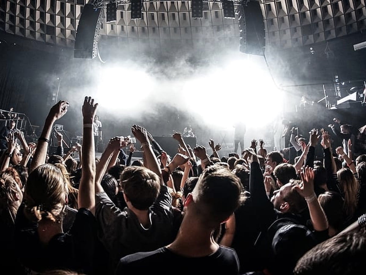 Expert Recommends Eminem's Anti-Concert Crowd Crash Strategy
