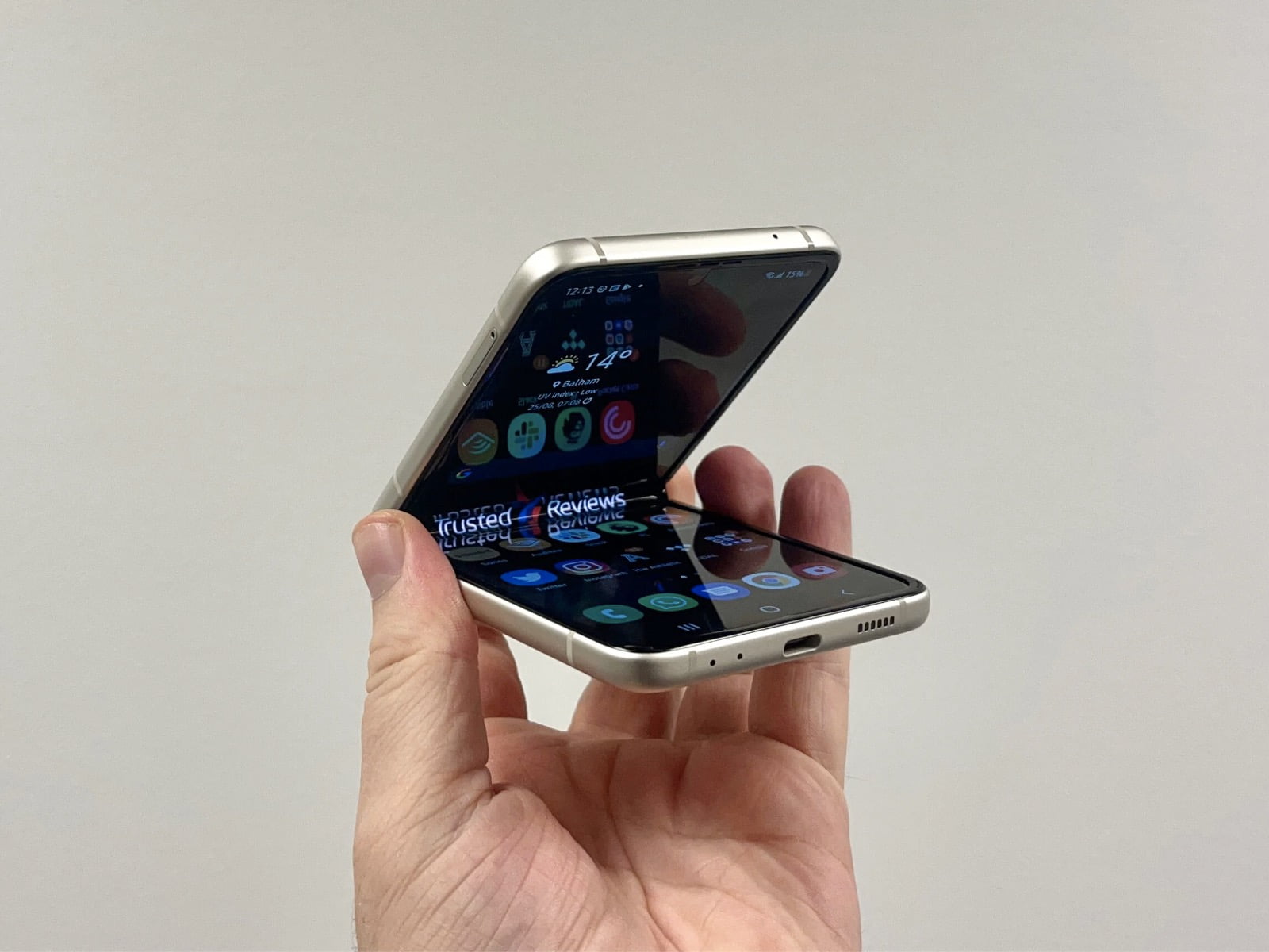Samsung Releases Behind-the-Scenes Testing Processes of Galaxy Z Flip and Fold 4