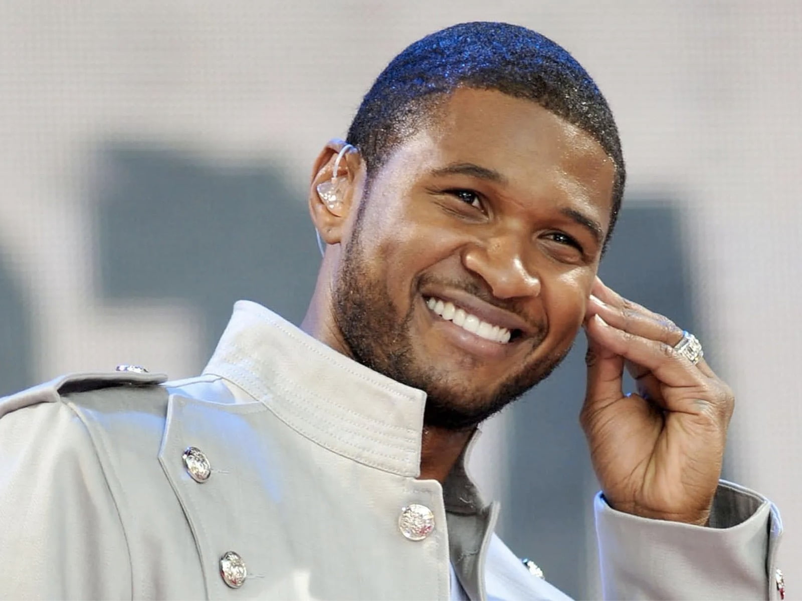 Usher Debunks “R&B Is Dead” and Performs in Vegas with Tevin Campbell